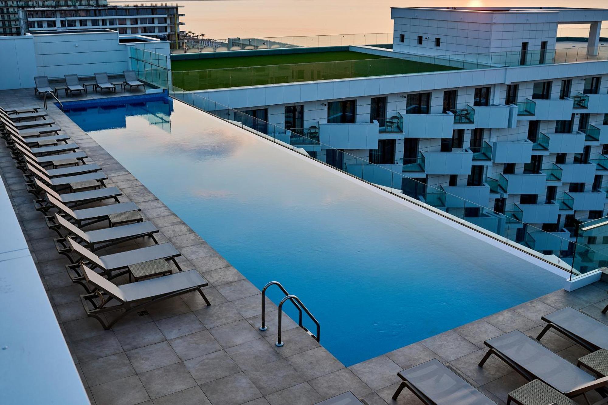 Crystal Beach - Infinity Pool & Spa Resort 那沃达利 外观 照片