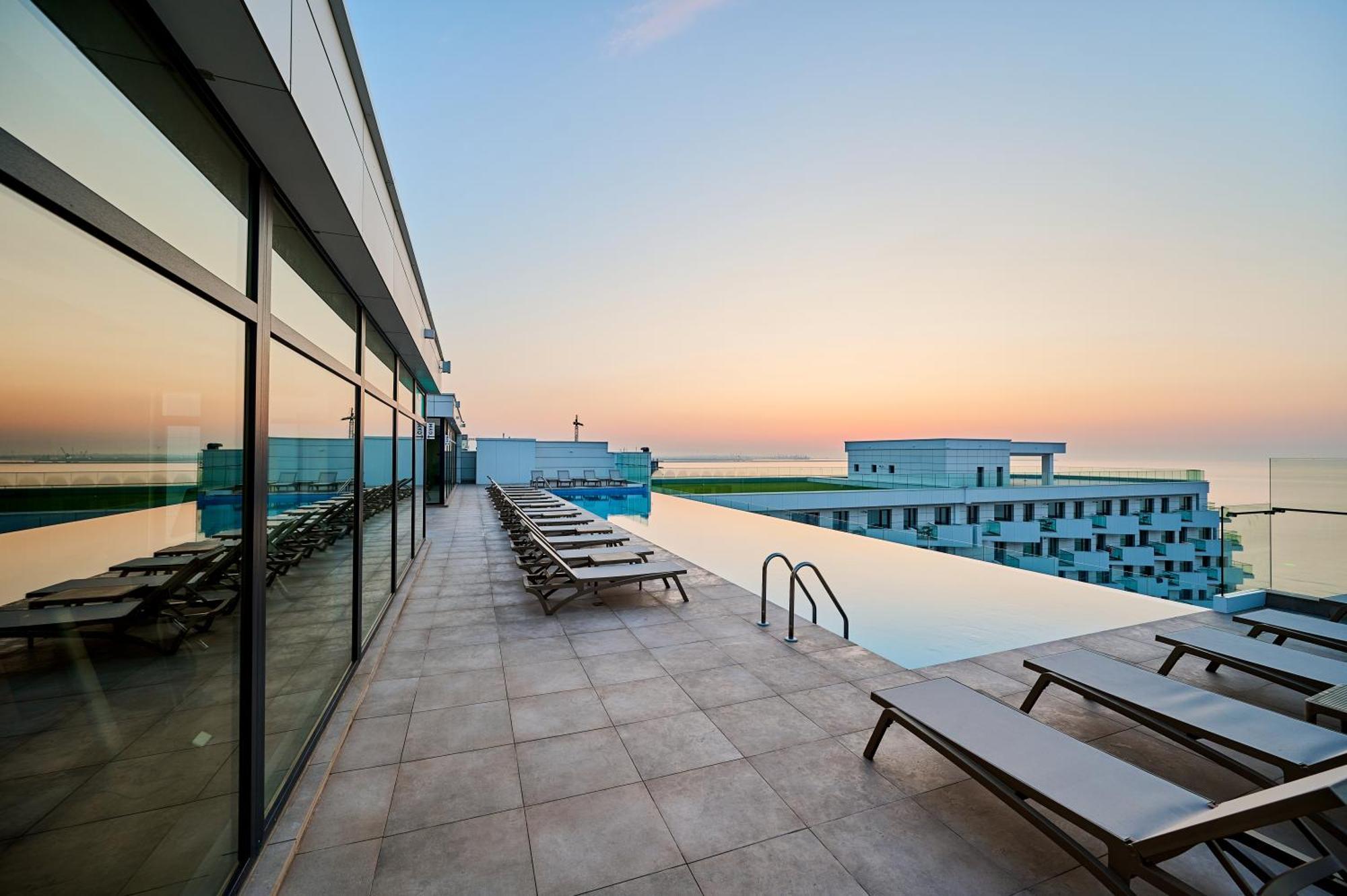 Crystal Beach - Infinity Pool & Spa Resort 那沃达利 外观 照片