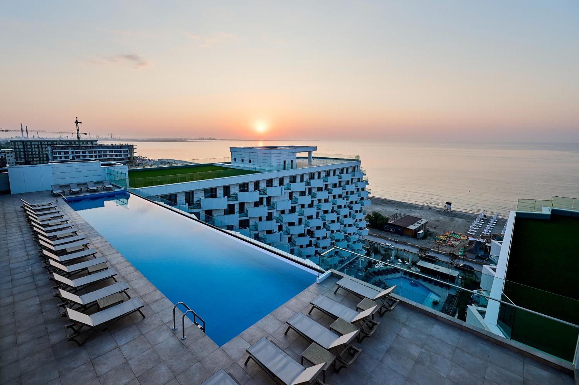Crystal Beach - Infinity Pool & Spa Resort 那沃达利 外观 照片