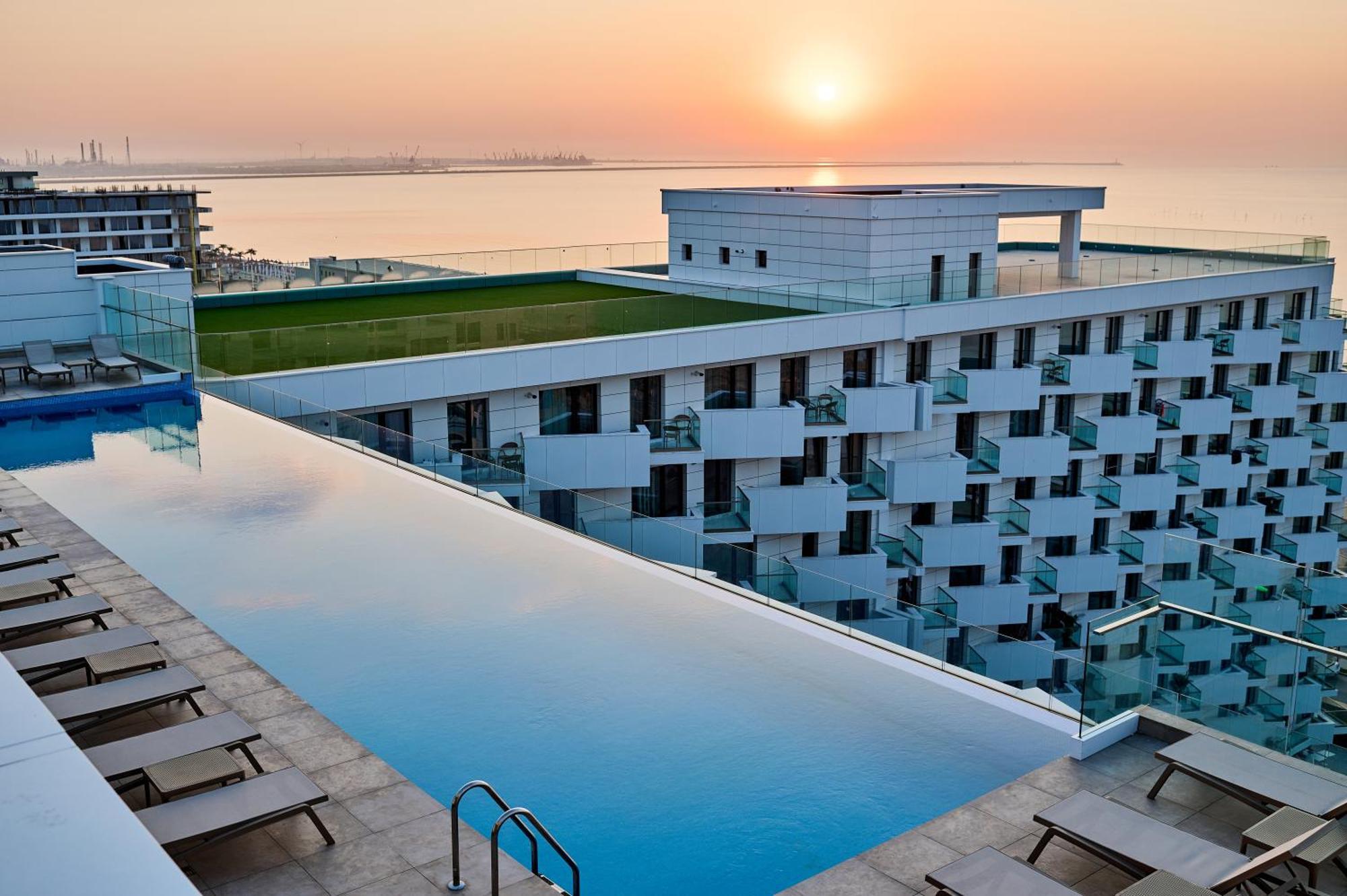 Crystal Beach - Infinity Pool & Spa Resort 那沃达利 外观 照片